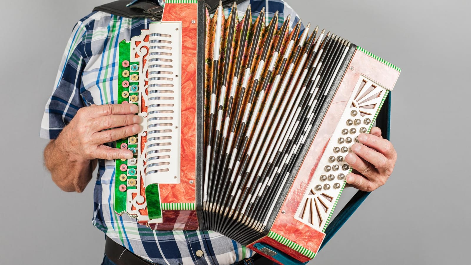 Instrumentos musicais étnicos reunidos para uma roda de música
